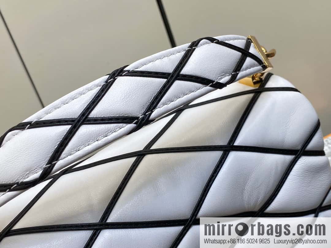 [Original order boutique] M22890 white, full leather rhombus chain bag series GO-14 Teist medium handbag M22891