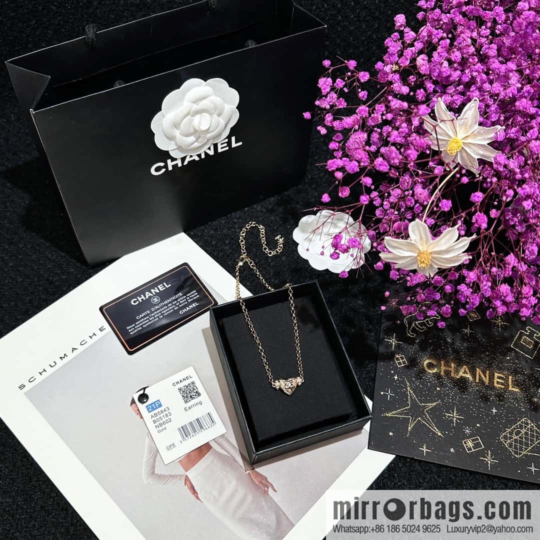 ❗️New ❗️ Chanel necklace ☀️ new ☑️ Chanel gold peach heart love necklace ☀️
