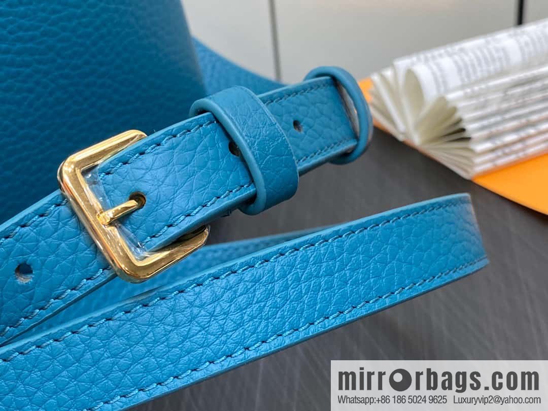 [Original order boutique] M23766 blue flower crown, full leather cap, that English series Capucines medium handbag