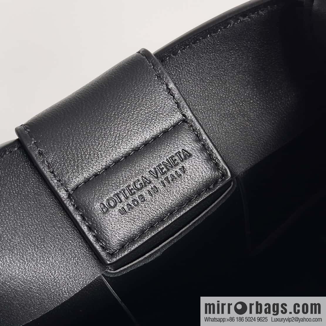 BV Bottega veneta new mobile phone bag woven vertical bag shape, model number: 729298 black