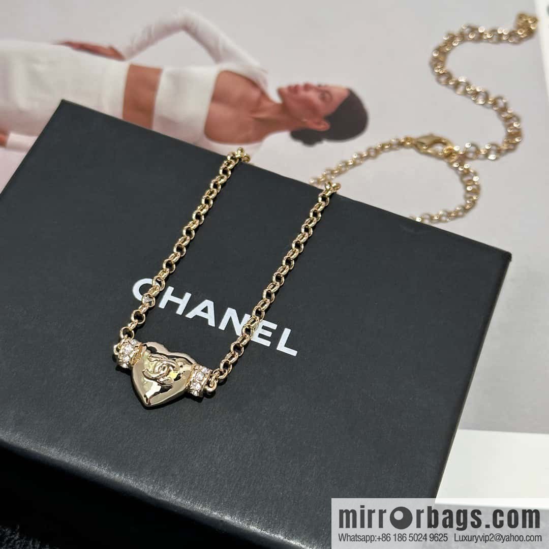 ❗️New ❗️ Chanel necklace ☀️ new ☑️ Chanel gold peach heart love necklace ☀️