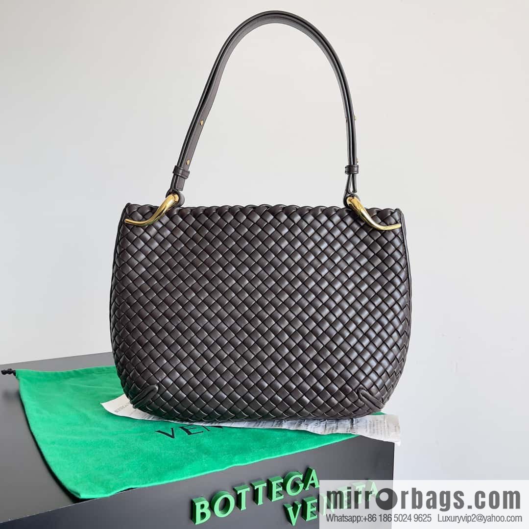 BV #CLICKER Bv 2023 Early Spring New Clicker Lamb Woven Tote bag Model No. 730969 Chocolate