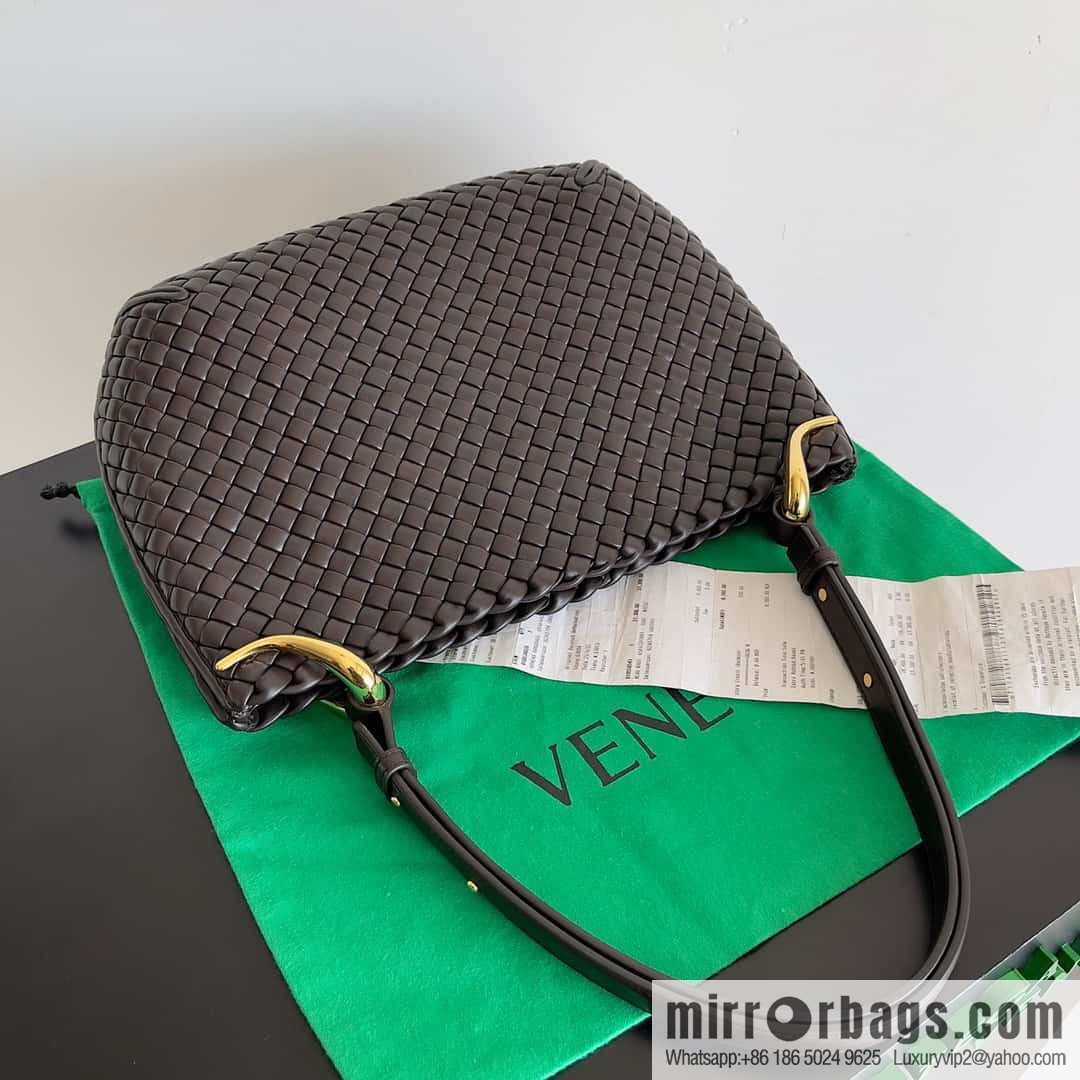 BV #CLICKER Bv 2023 Early Spring New Clicker Lamb Woven Tote bag Model No. 730969 Chocolate