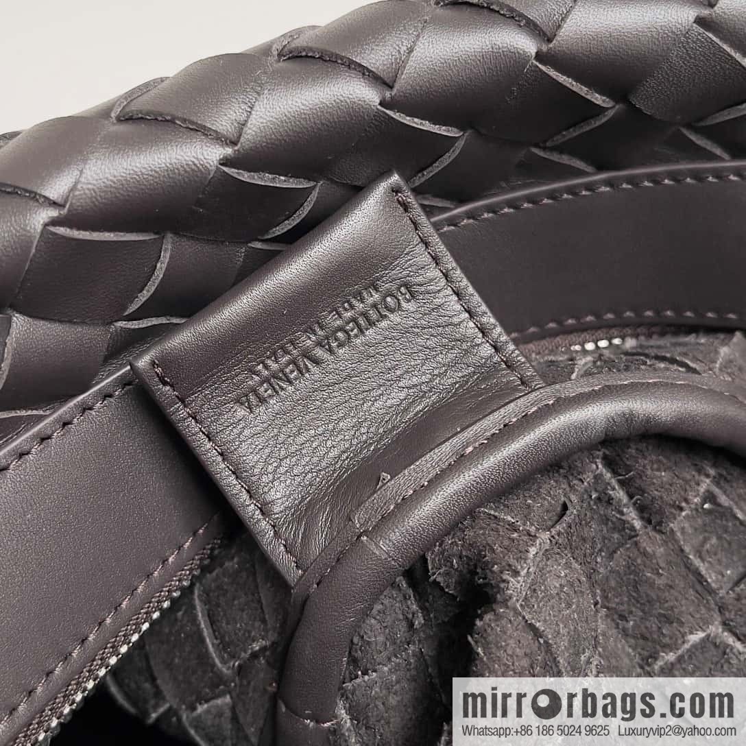 Bv2023 new woven backpack backpack model number 653118 chocolate color
