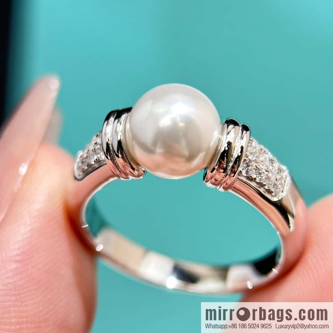 ❗️New ❗️ ☀ Tiffany & Co. Tiffany Pearl Ring ☀️