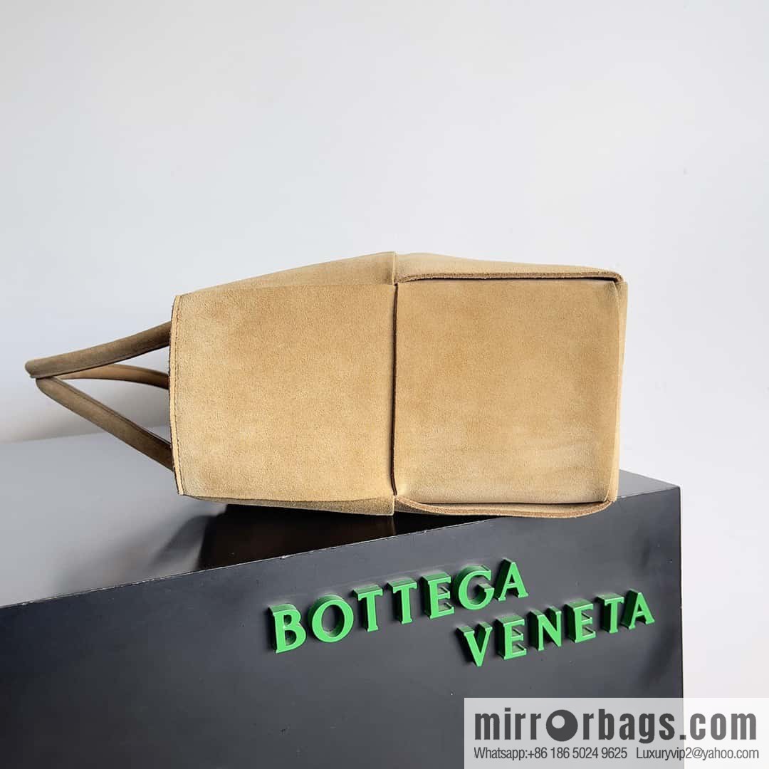 Bottega Veneta 38cm Intrecciato woven matte tote handbag, model: 609175