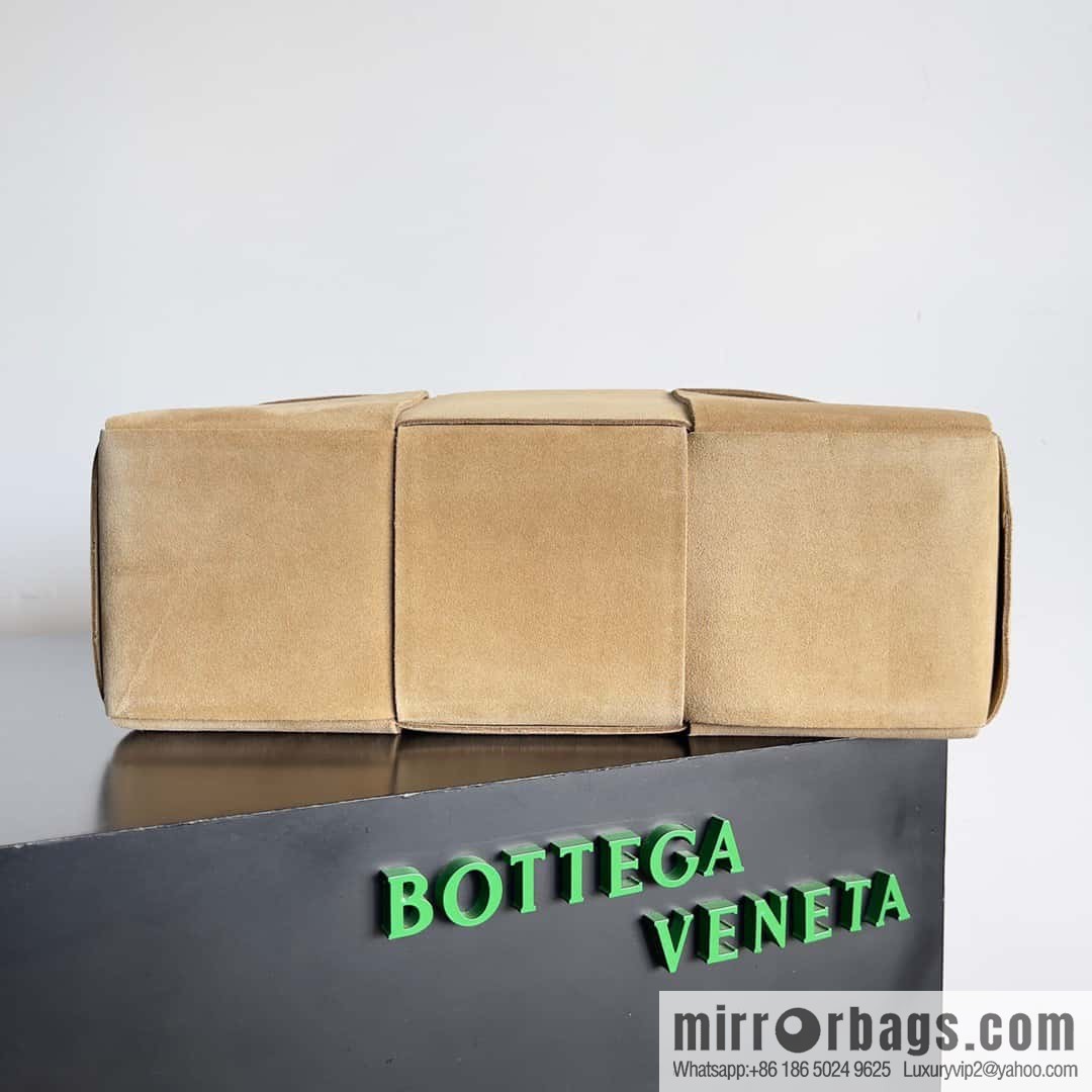 Bottega Veneta 38cm Intrecciato woven matte tote handbag, model: 609175