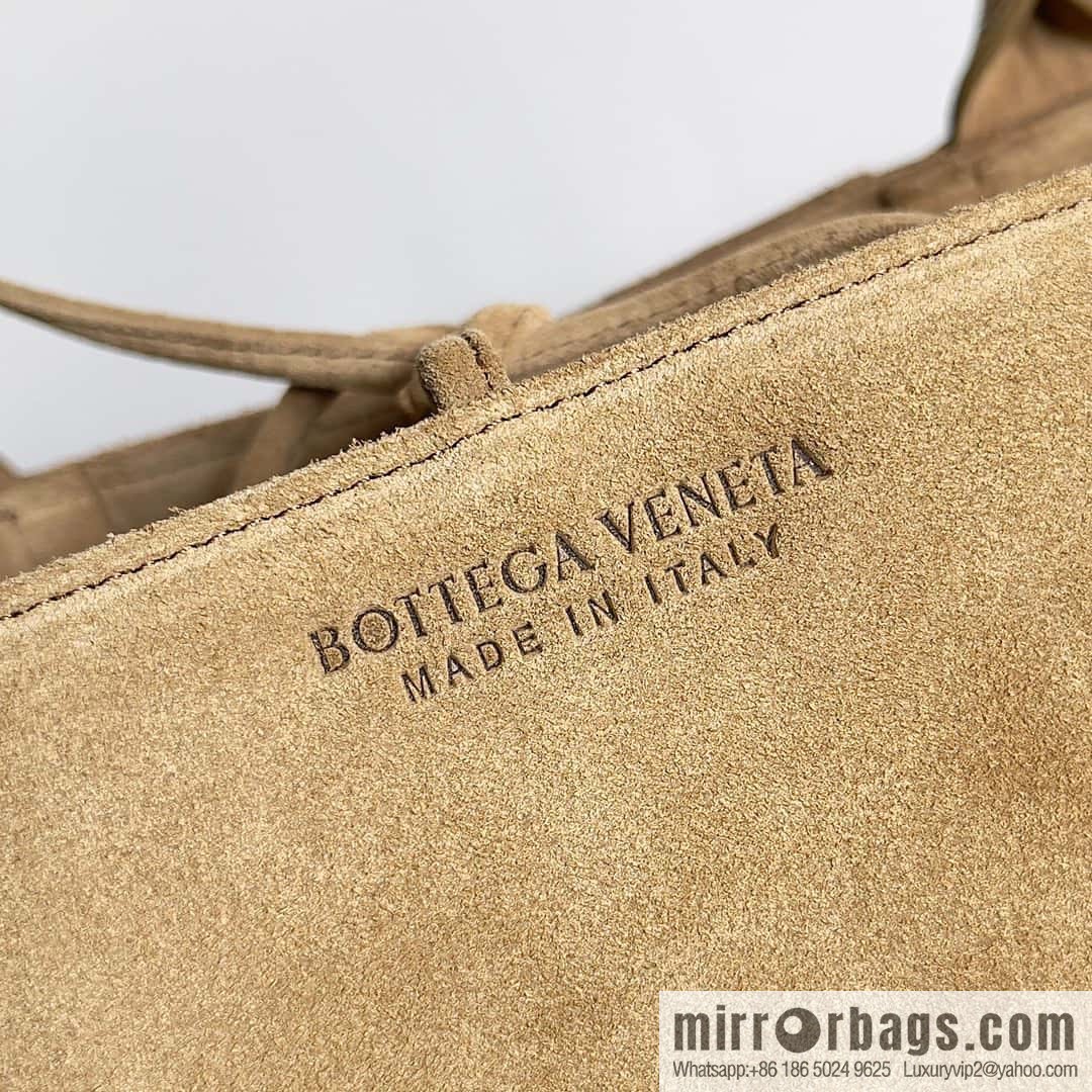 Bottega Veneta 38cm Intrecciato woven matte tote handbag, model: 609175