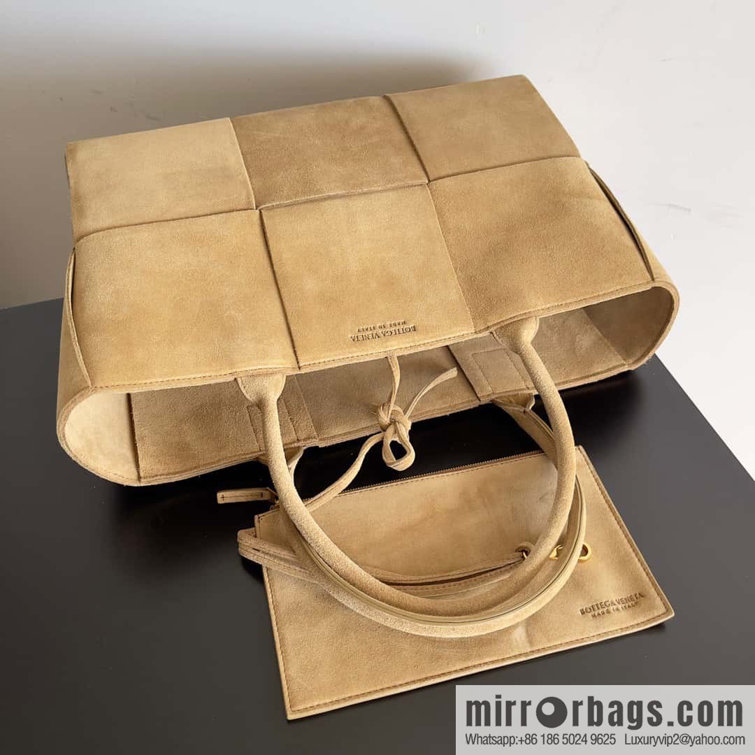 Bottega Veneta 38cm Intrecciato woven matte tote handbag, model: 609175