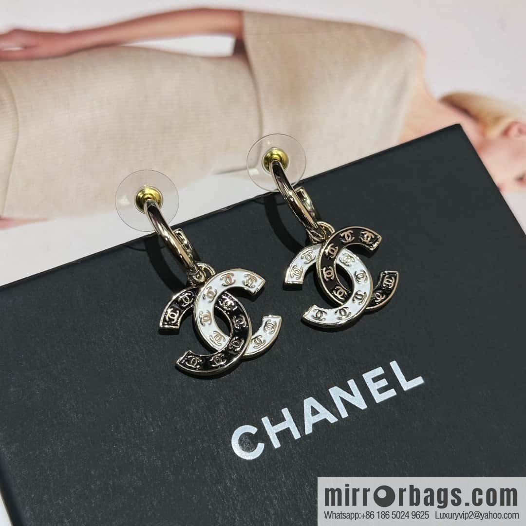 ❗️New ❗️☀️ new ☑️ chanel c2 double c black and white oil stud earrings ☀️