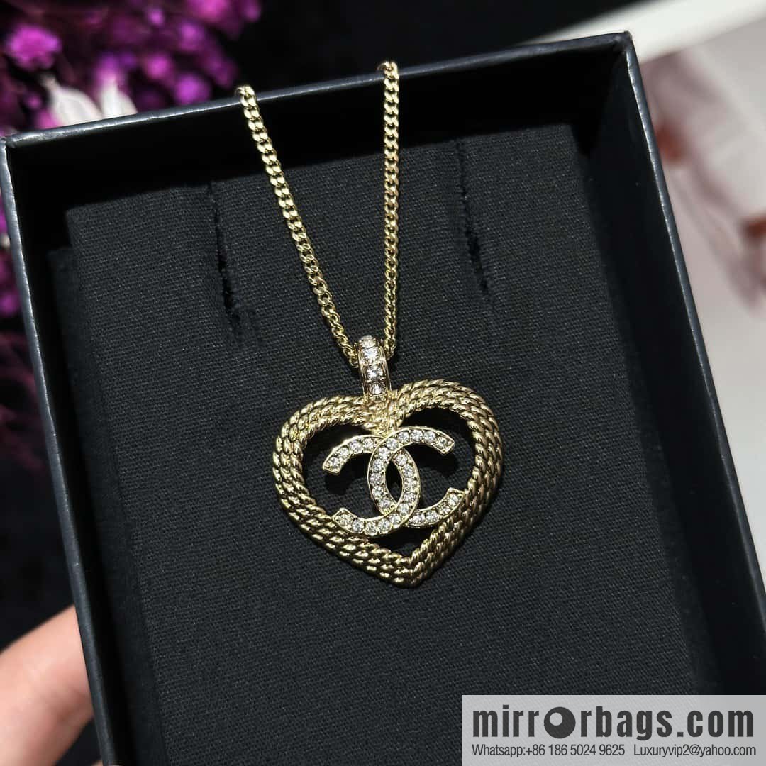 ❗️New ❗️☀️ new ☑️ Chanel double c love ❤️ peach heart necklace ☀️