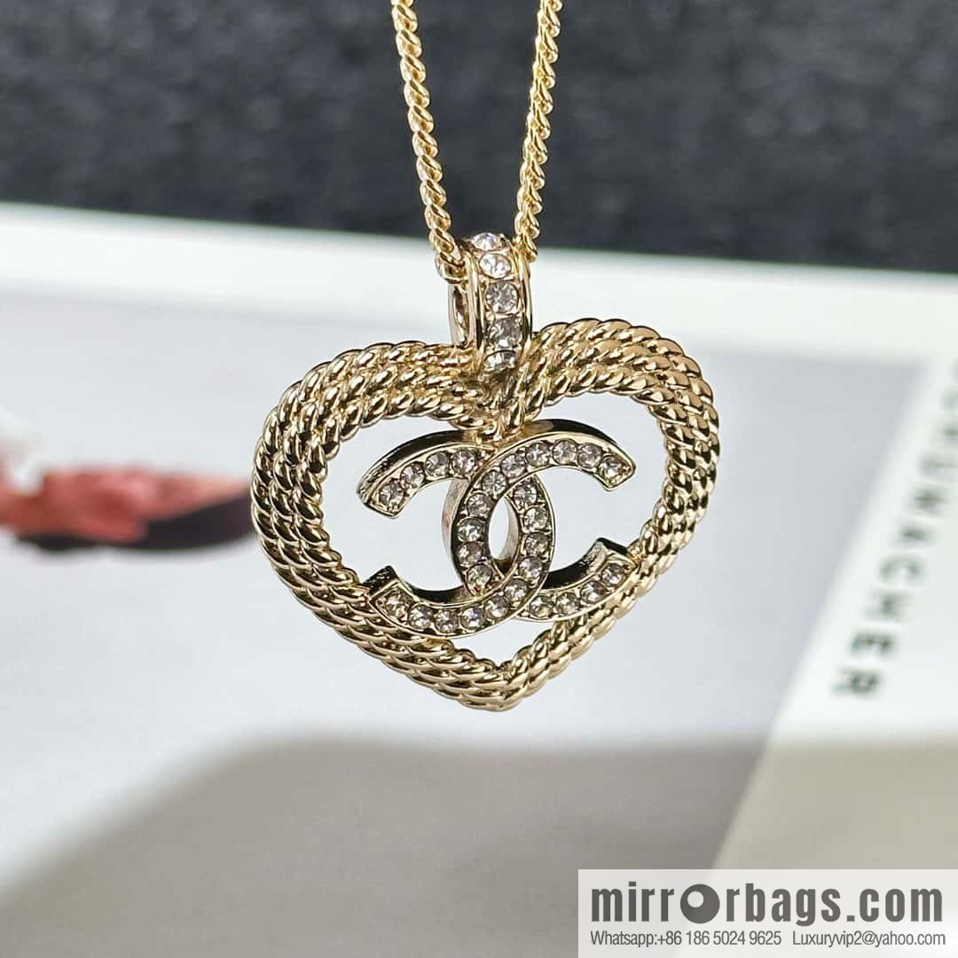❗️New ❗️☀️ new ☑️ Chanel double c love ❤️ peach heart necklace ☀️