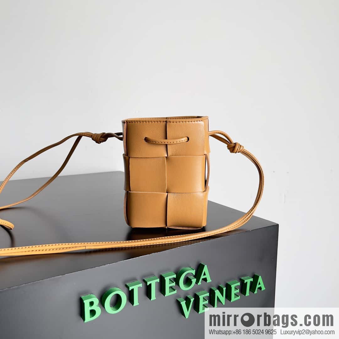 Bottega Veneta CASSETTE 14CM woven bucket bag 680217 light brown