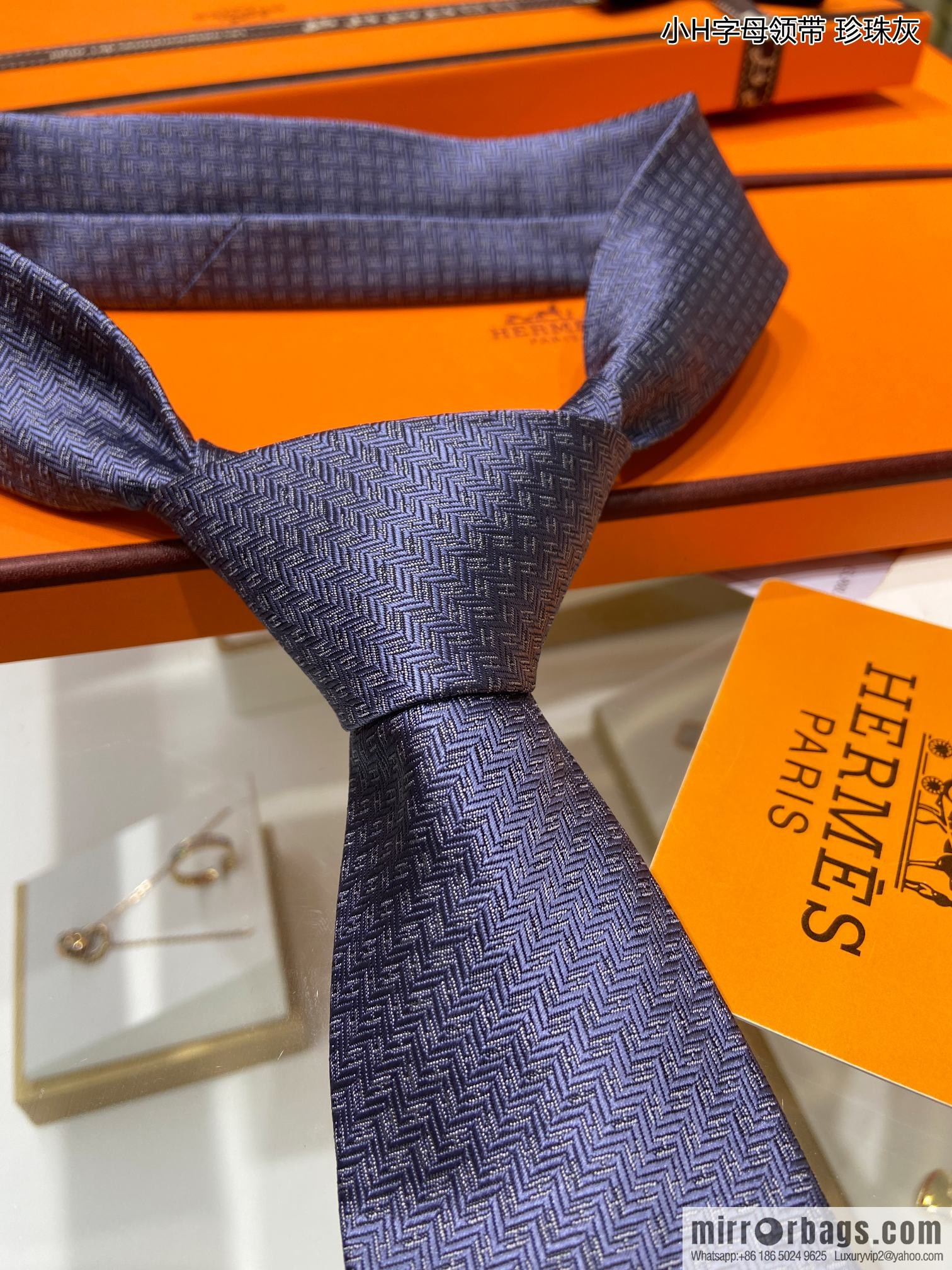 Hermes 100% Top Twill Silk Small H Letter Tie