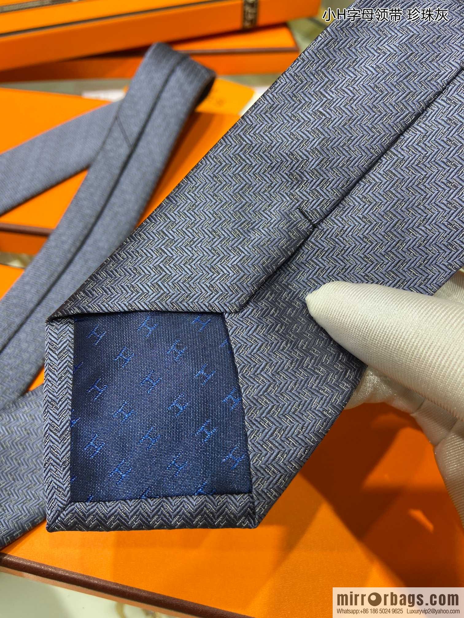 Hermes 100% Top Twill Silk Small H Letter Tie