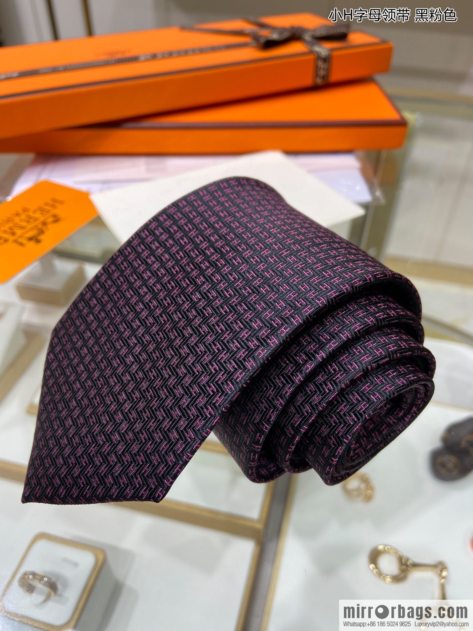 Hermes 100% Top Twill Silk Small H Letter Tie