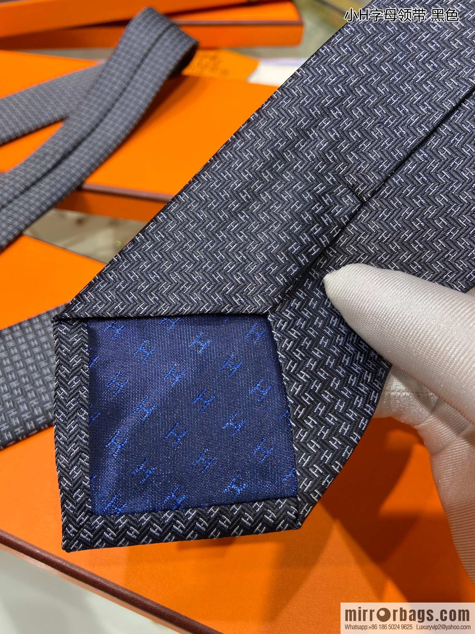 Hermes 100% Top Twill Silk Small H Letter Tie