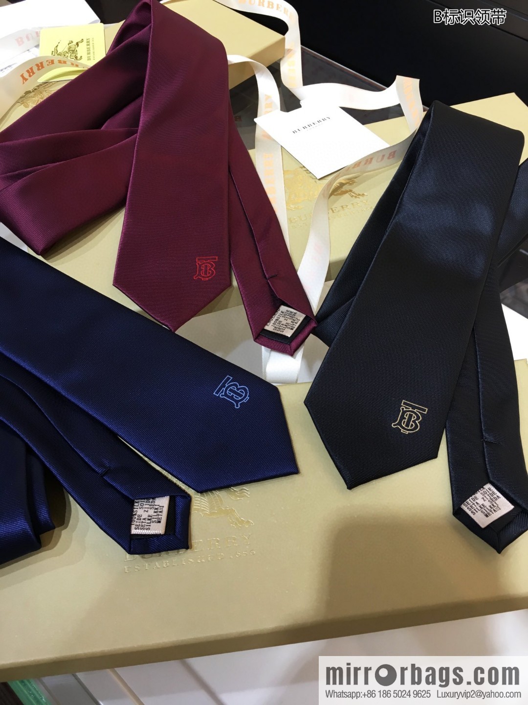 Burberry 100% Top Jacquard Silk B Logo Tie
