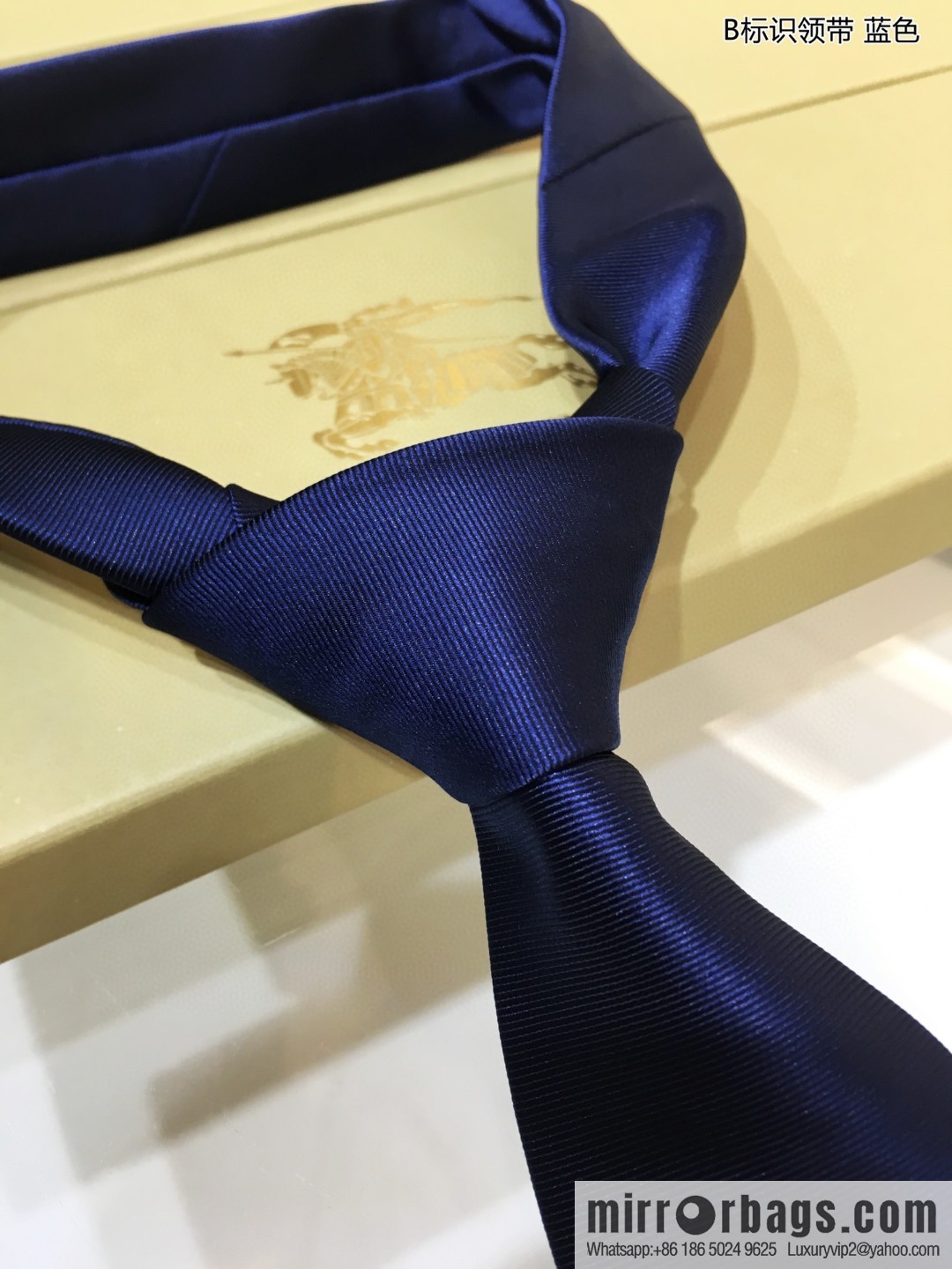 Burberry 100% Top Jacquard Silk B Logo Tie