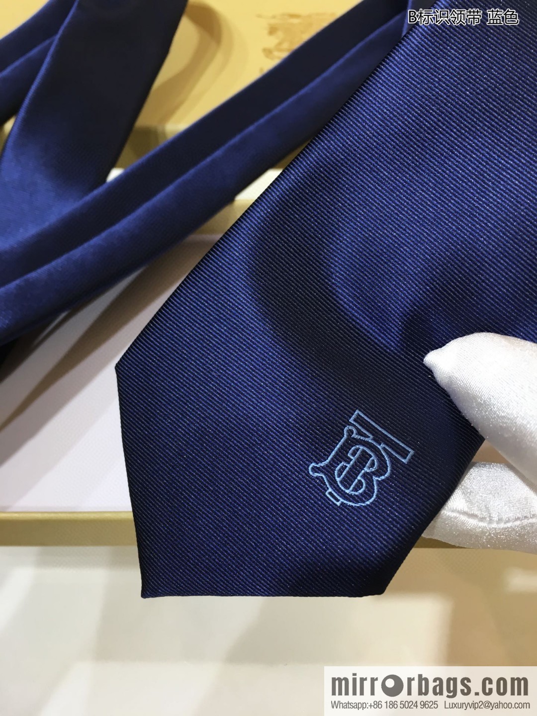 Burberry 100% Top Jacquard Silk B Logo Tie