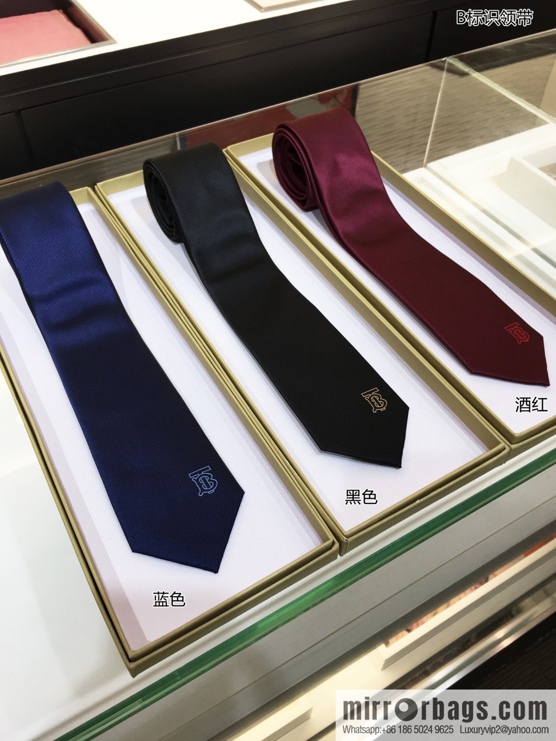 Burberry 100% Top Jacquard Silk B Logo Tie