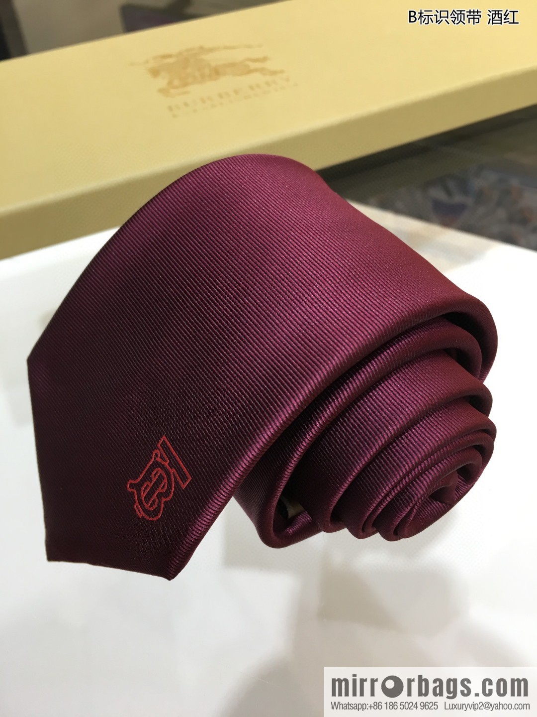 Burberry 100% Top Jacquard Silk B Logo Tie