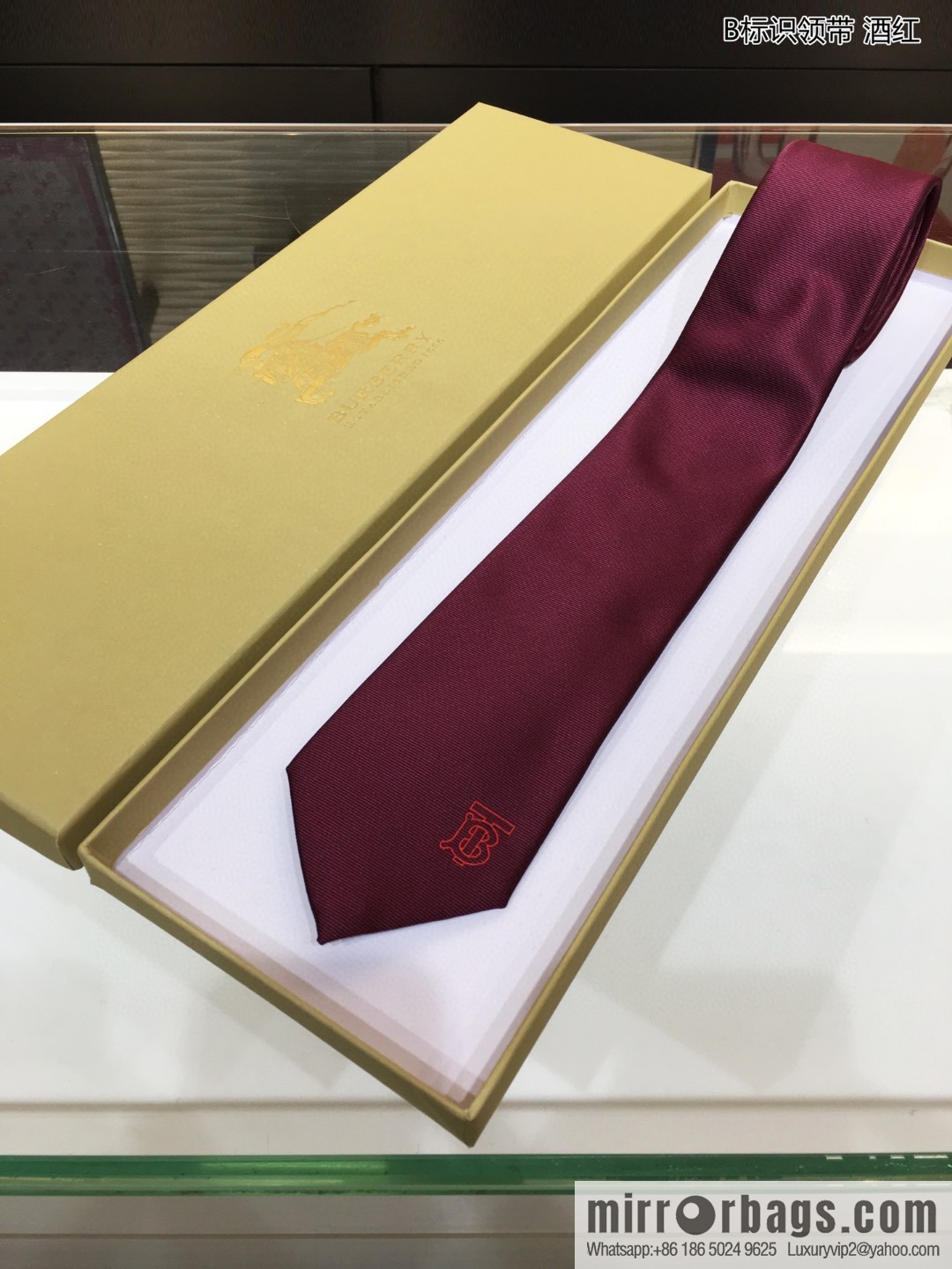 Burberry 100% Top Jacquard Silk B Logo Tie
