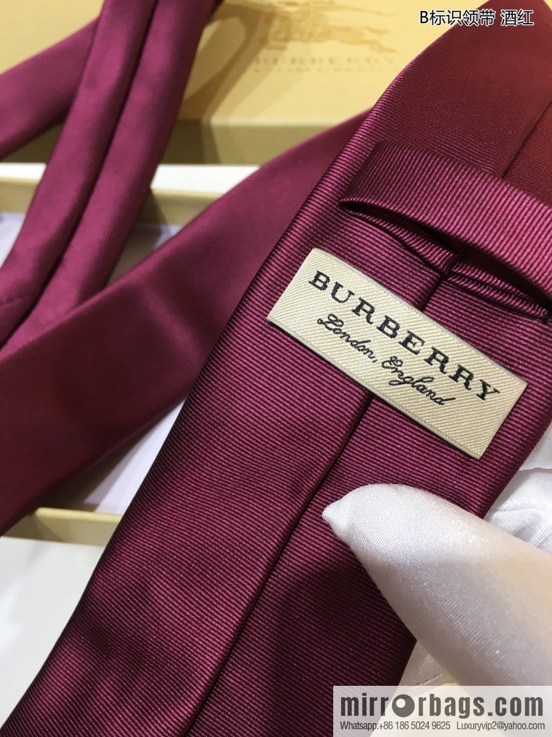 Burberry 100% Top Jacquard Silk B Logo Tie