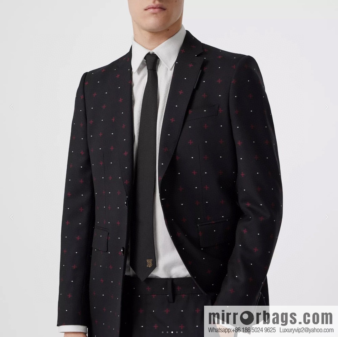 Burberry 100% Top Jacquard Silk B Logo Tie
