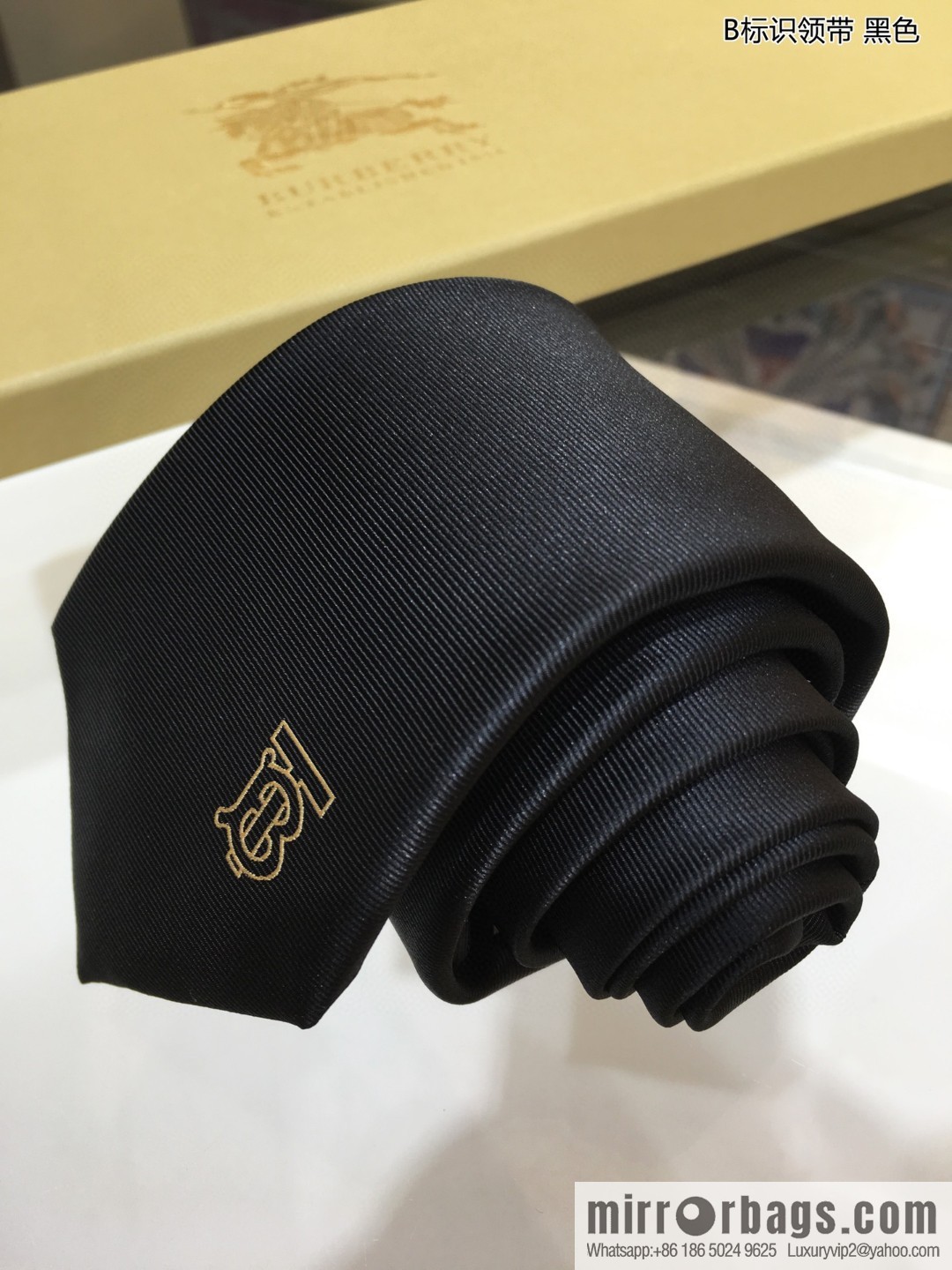 Burberry 100% Top Jacquard Silk B Logo Tie