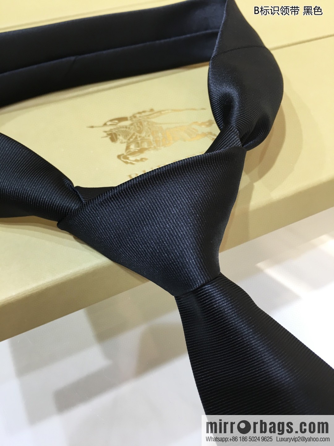 Burberry 100% Top Jacquard Silk B Logo Tie