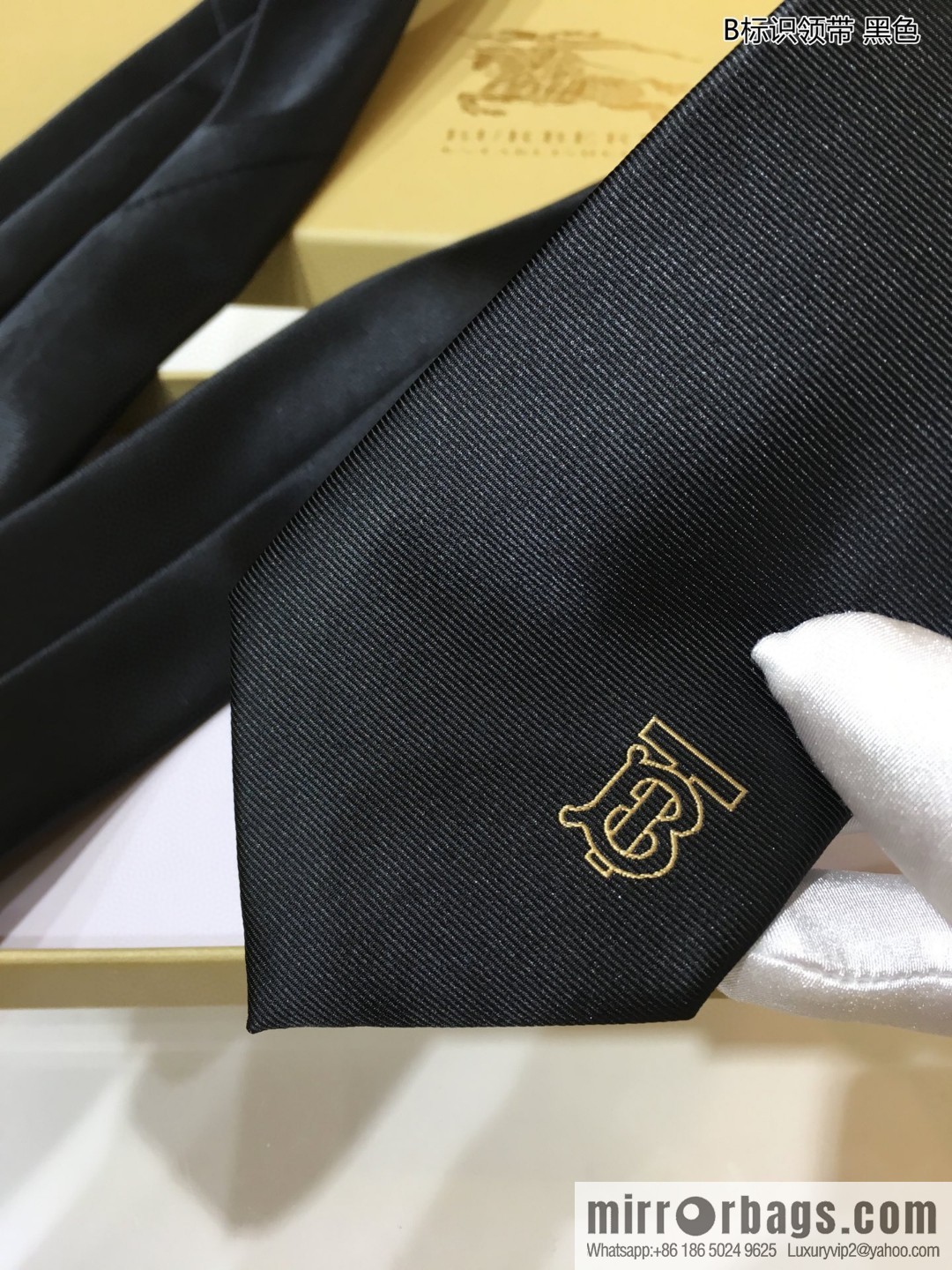 Burberry 100% Top Jacquard Silk B Logo Tie