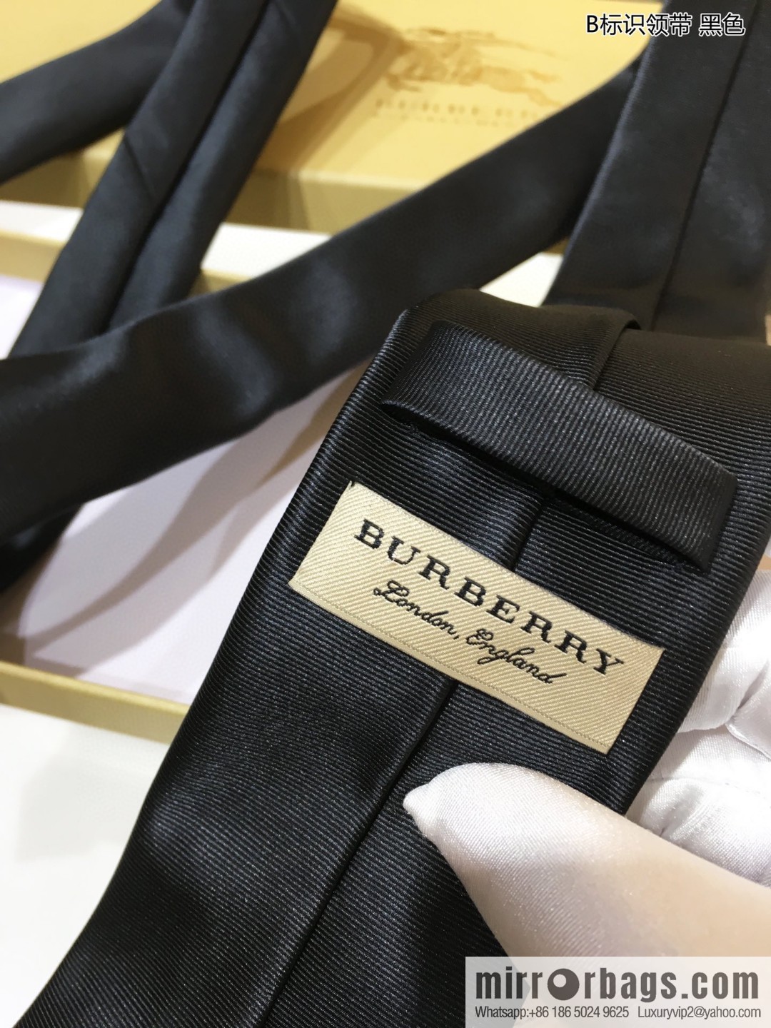 Burberry 100% Top Jacquard Silk B Logo Tie