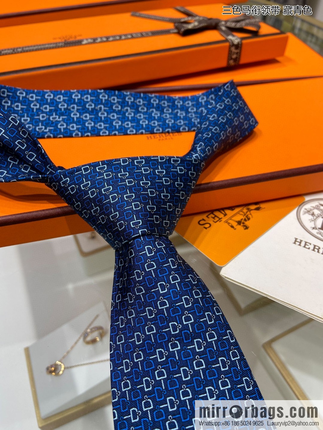 Hermes 100% top twill silk + wool inner three-color horse tie