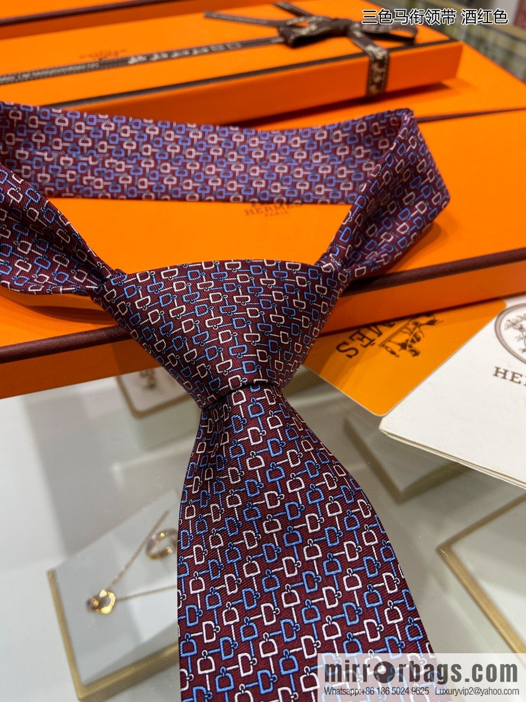 Hermes 100% top twill silk + wool inner three-color horse tie