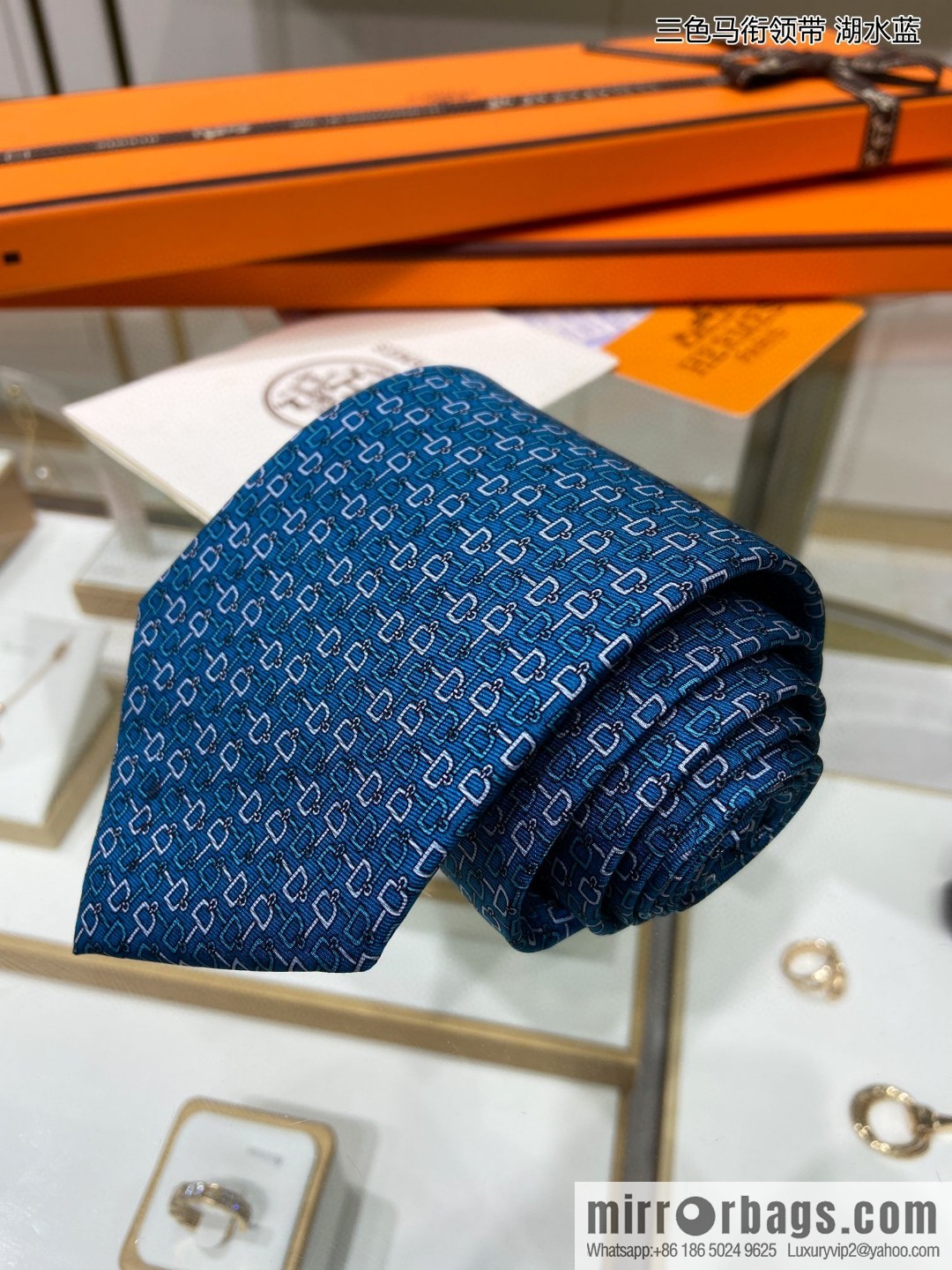 Hermes 100% top twill silk + wool inner three-color horse tie