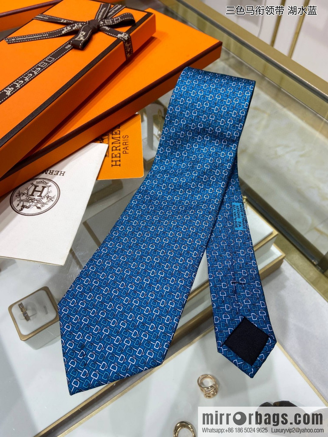 Hermes 100% top twill silk + wool inner three-color horse tie