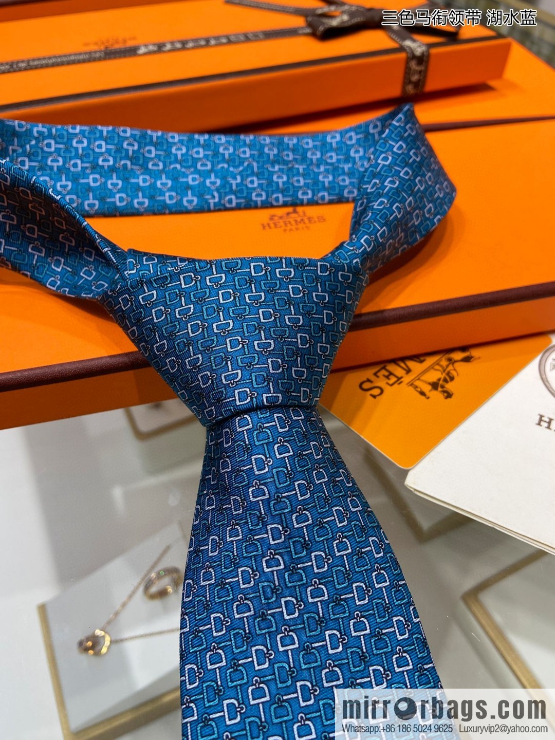 Hermes 100% top twill silk + wool inner three-color horse tie