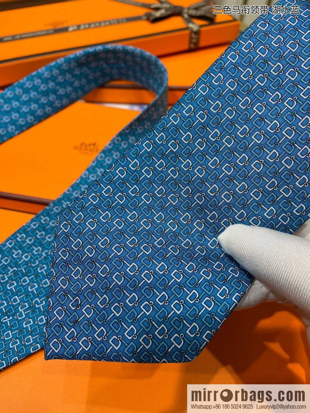 Hermes 100% top twill silk + wool inner three-color horse tie