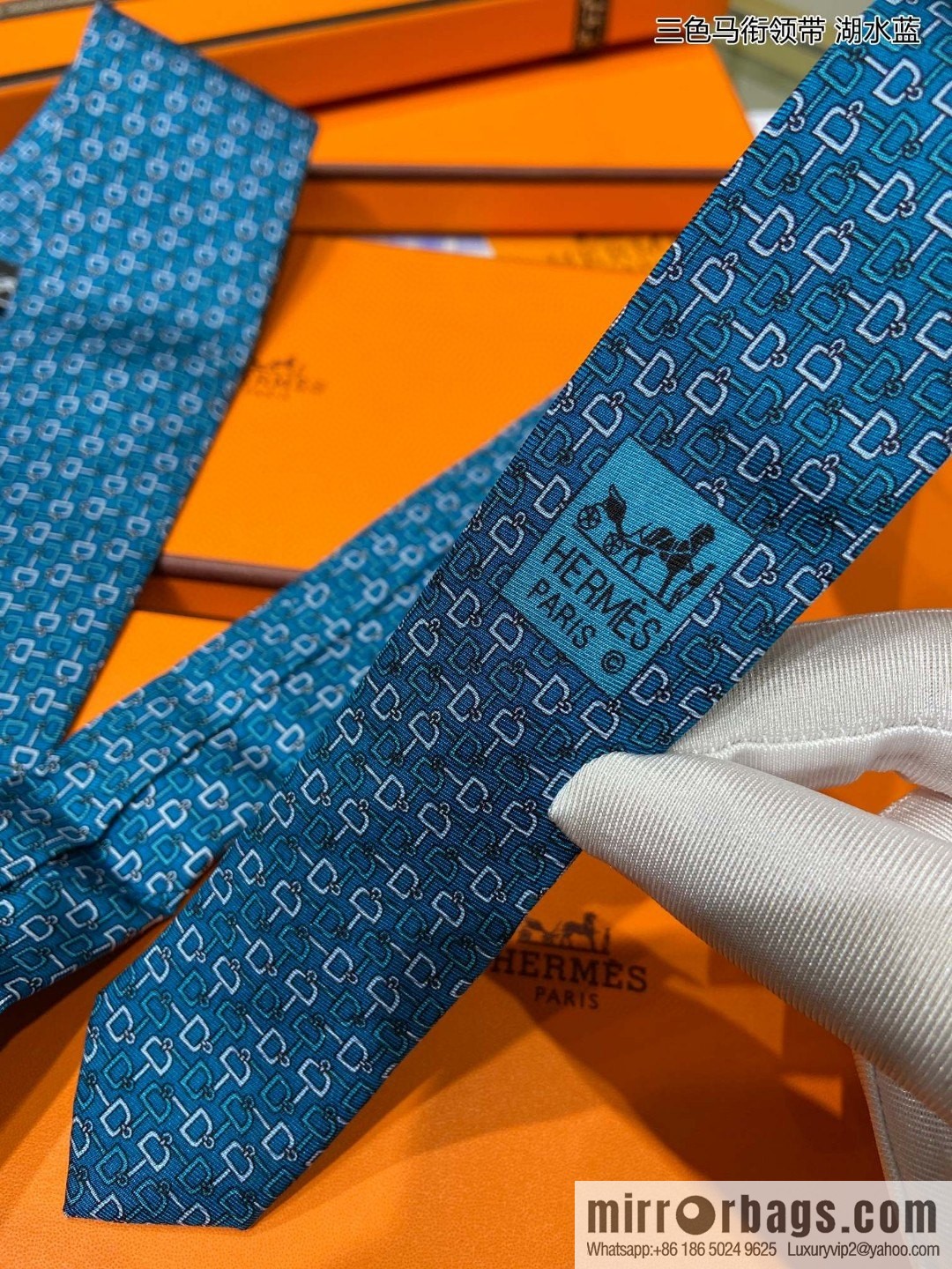 Hermes 100% top twill silk + wool inner three-color horse tie