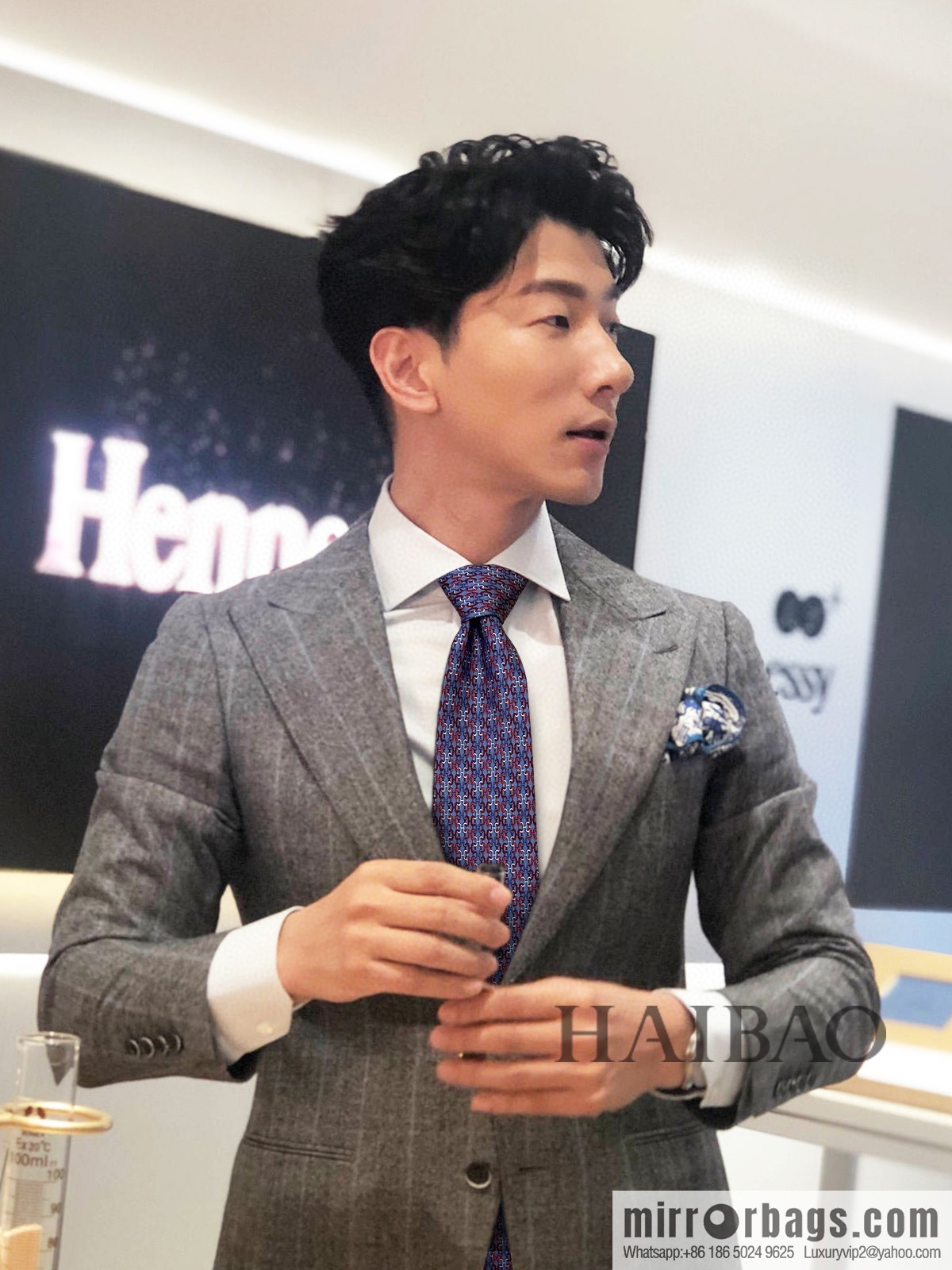 Hermes 100% top twill silk + wool inner three-color chain tie