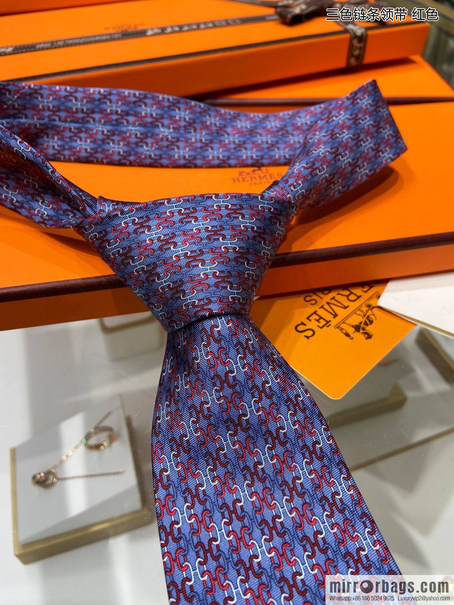 Hermes 100% top twill silk + wool inner three-color chain tie