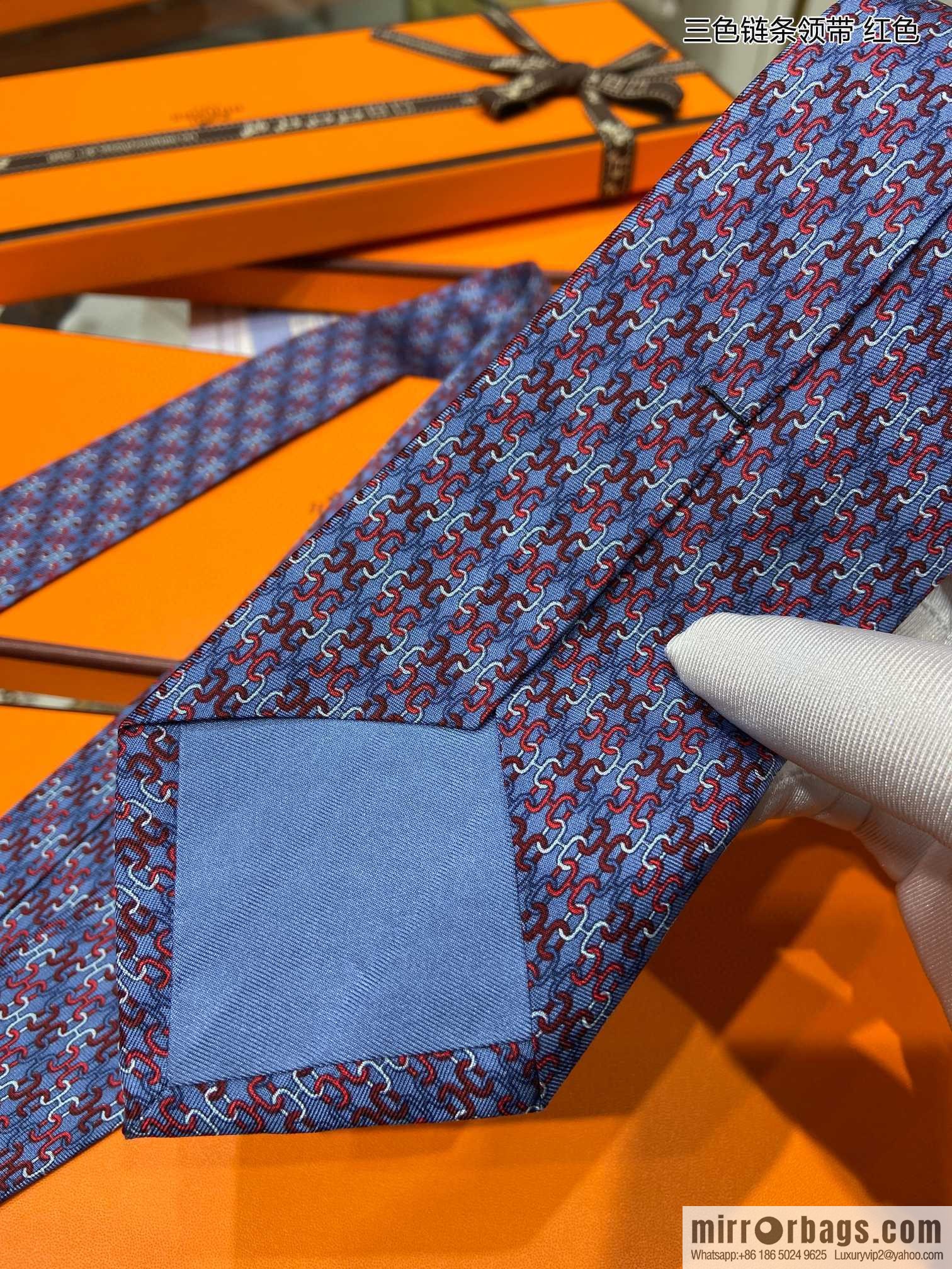 Hermes 100% top twill silk + wool inner three-color chain tie