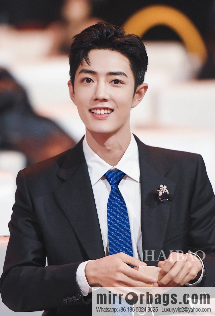 Hermes 100% top twill silk + wool inner three-color chain tie