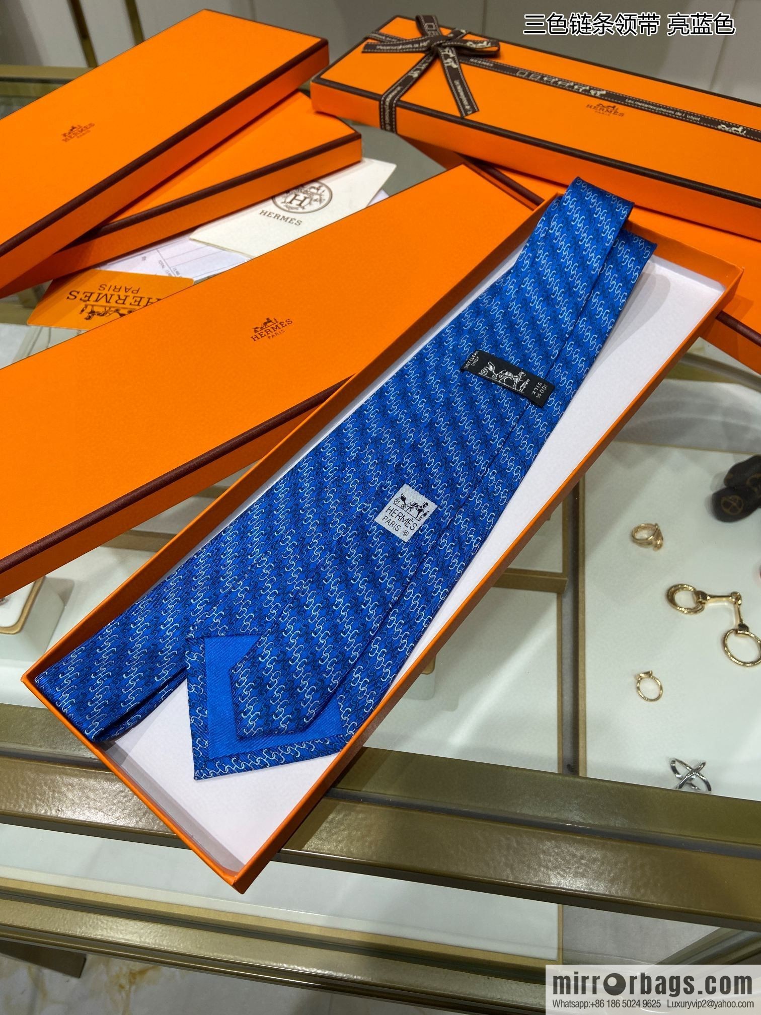 Hermes 100% top twill silk + wool inner three-color chain tie