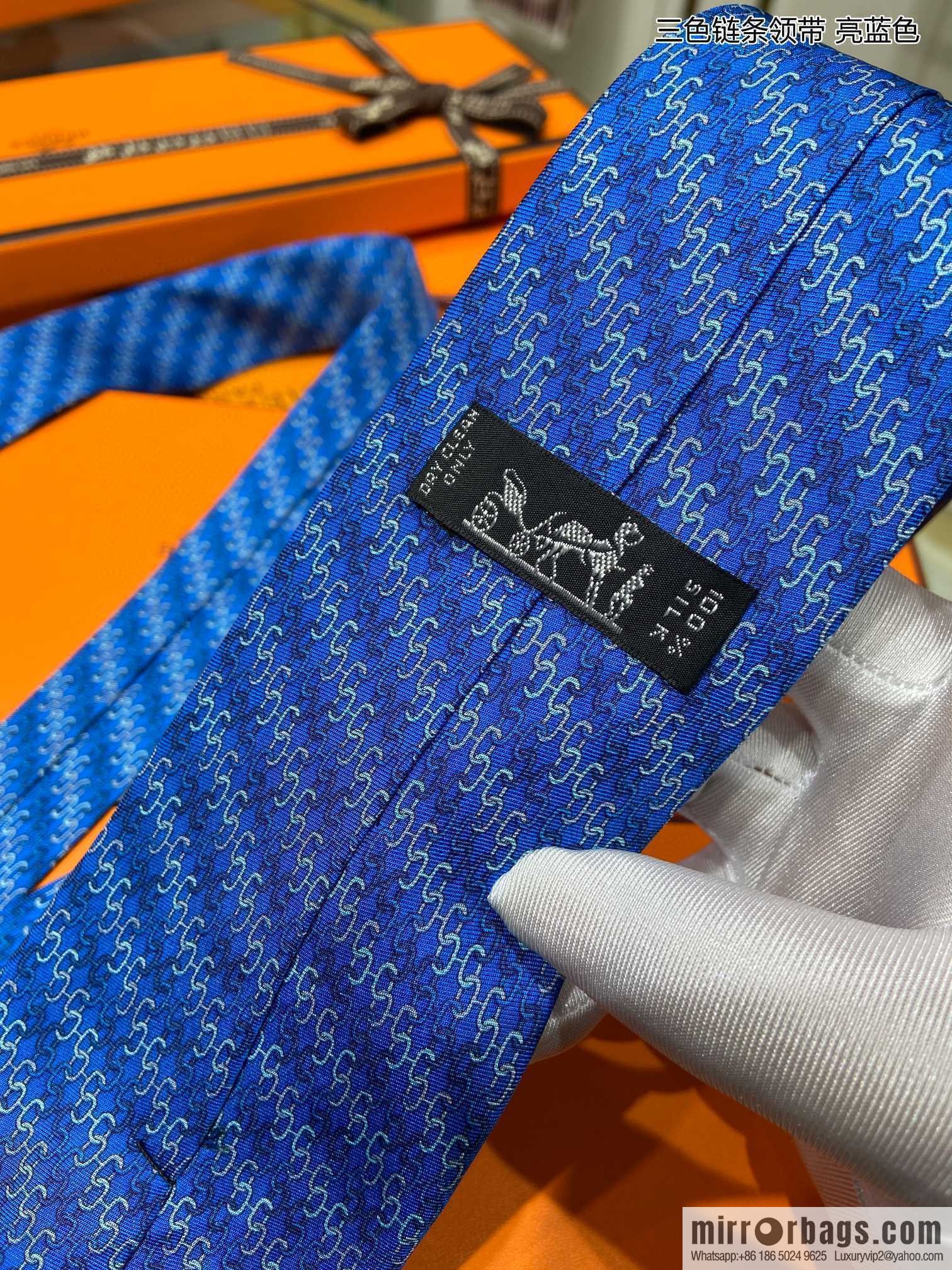 Hermes 100% top twill silk + wool inner three-color chain tie