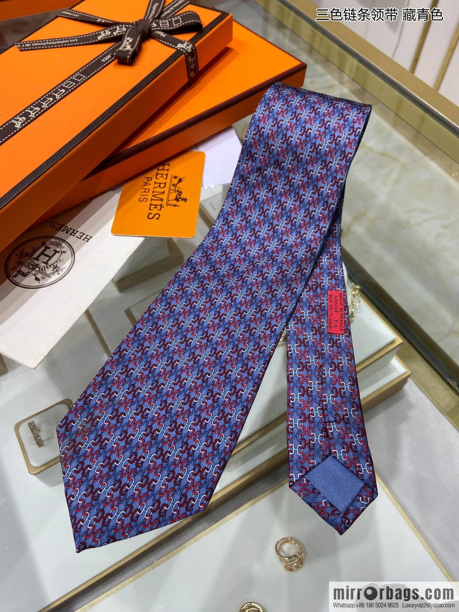 Hermes 100% top twill silk + wool inner three-color chain tie
