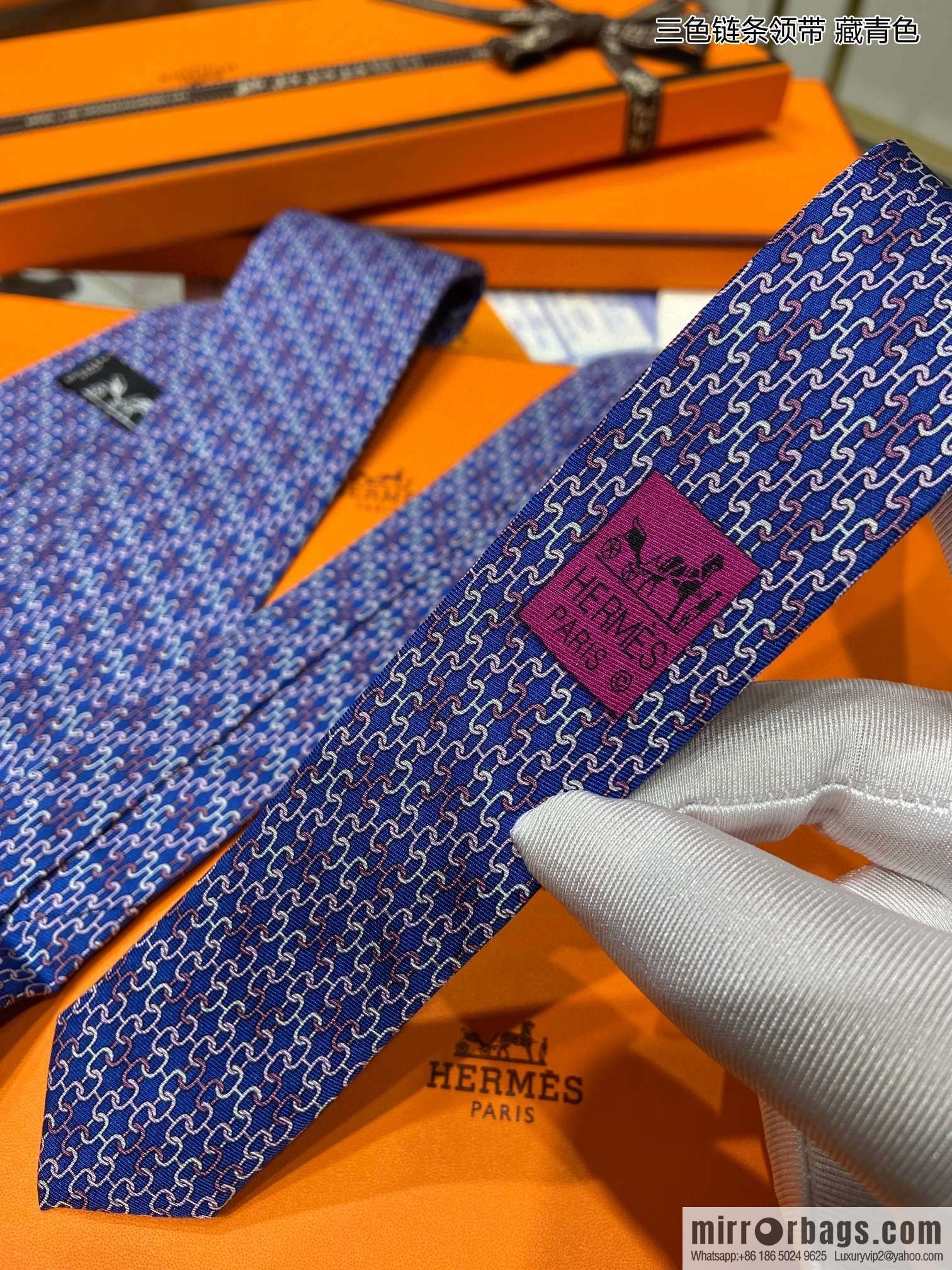 Hermes 100% top twill silk + wool inner three-color chain tie