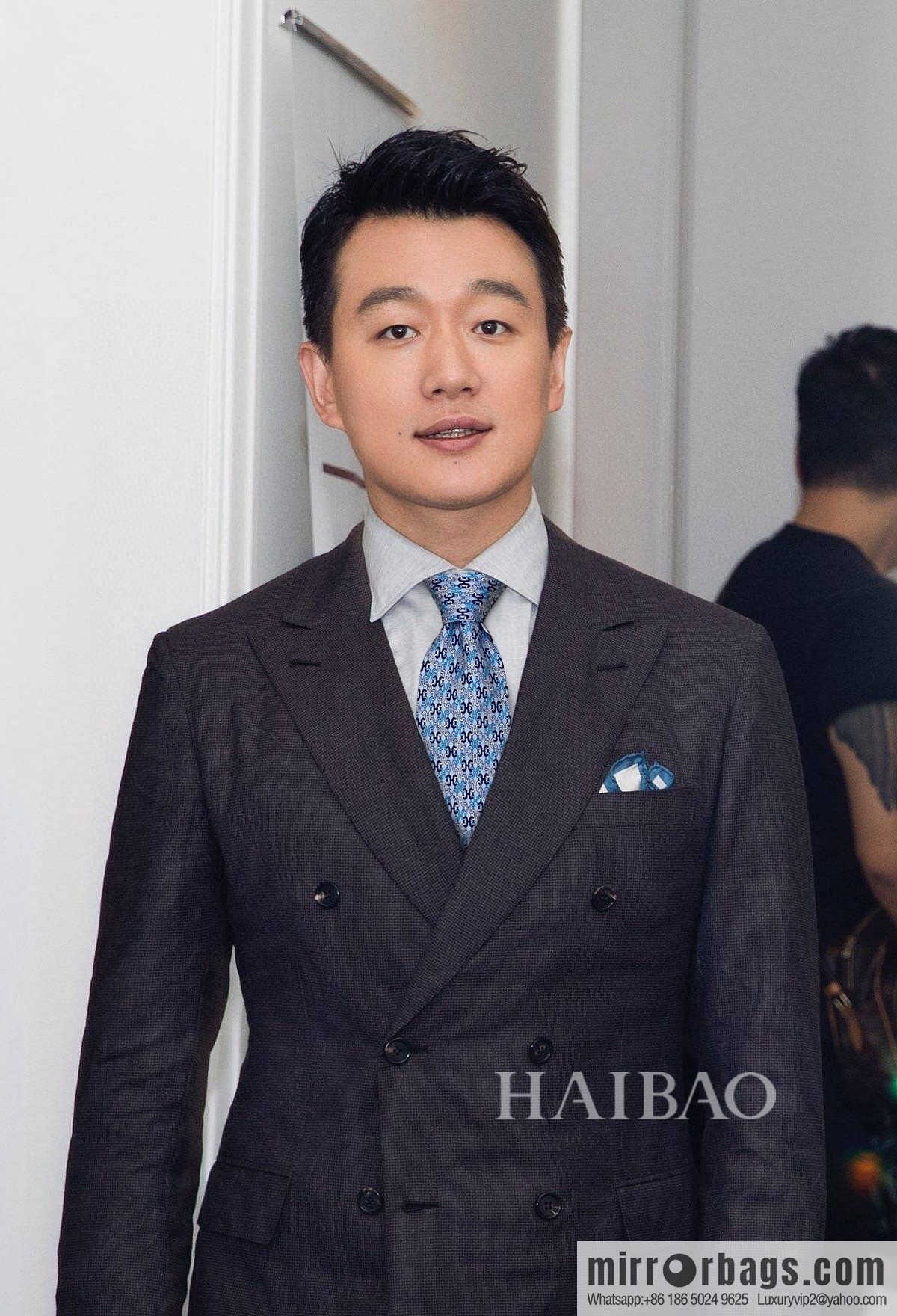 Hermes 100% top twill silk + wool inner three-color chain tie