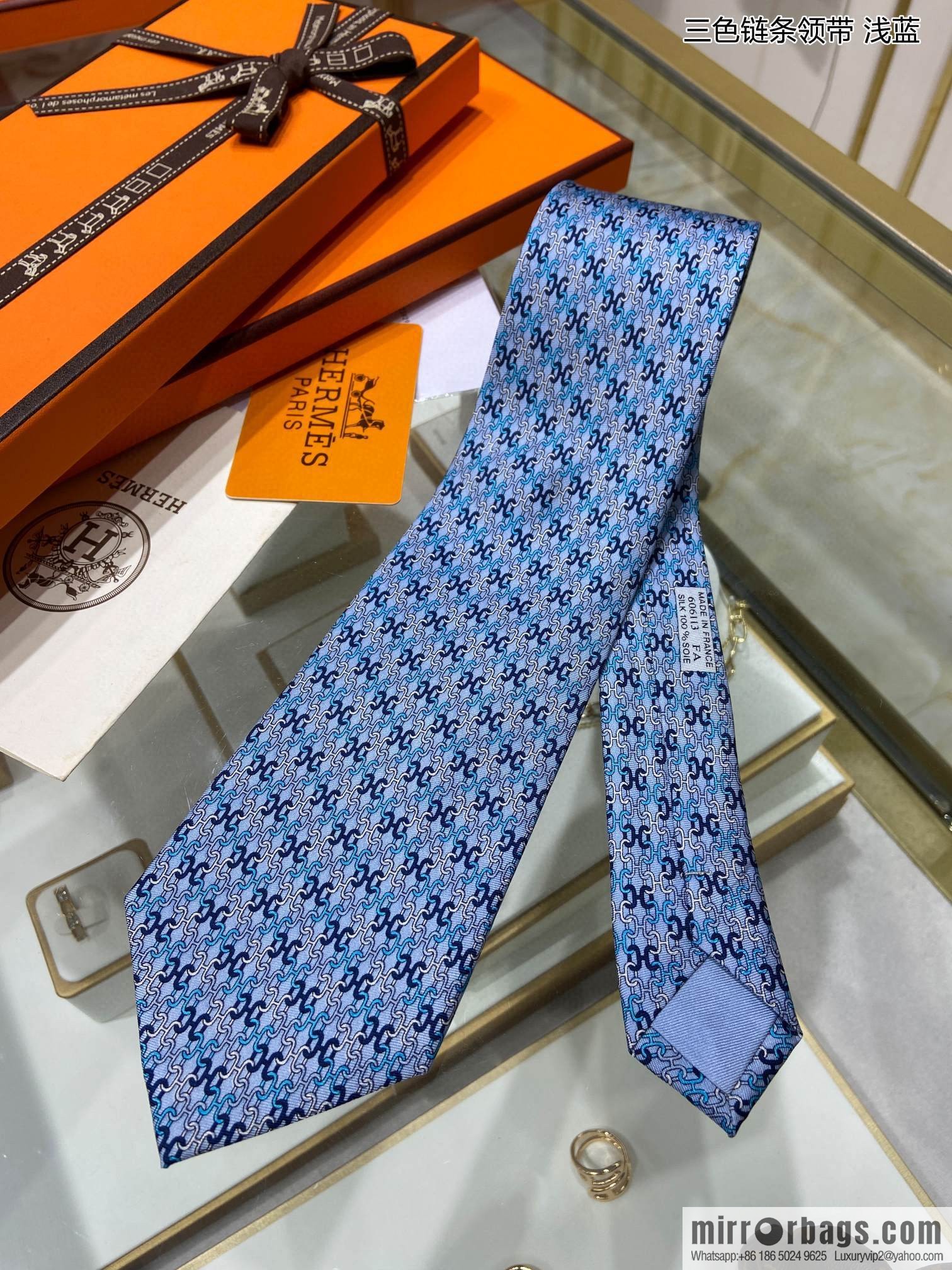 Hermes 100% top twill silk + wool inner three-color chain tie